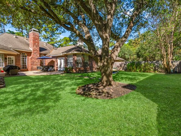 2 Quiet Oak Drive, The Woodlands TX 77381