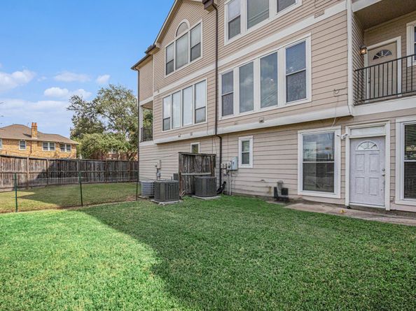 2402 Calumet Street B, Houston TX 77004