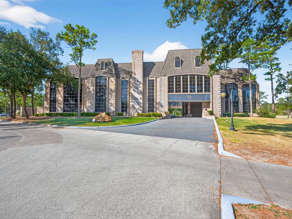16703 Southern Oaks Drive, Houston TX 77068