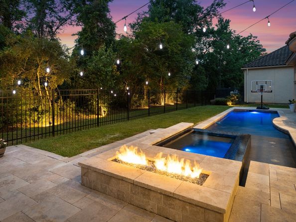 22 Johnathan Landing Court, The Woodlands TX 77389