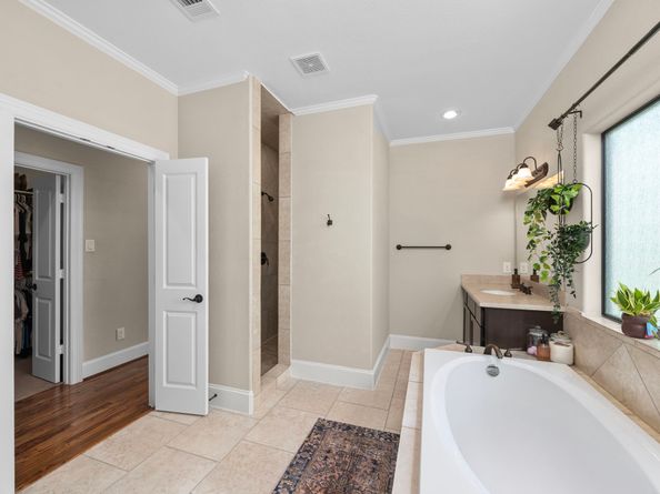 5907 Kiam Street B, Houston TX 77007