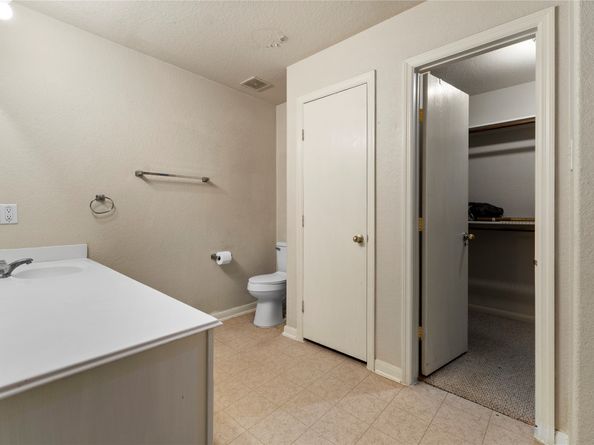 9515 Summer Laurel Lane, Houston TX 77088