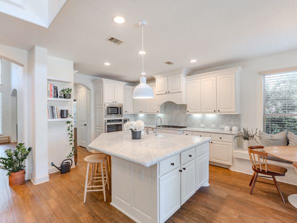18 Devon Dale Drive, The Woodlands TX 77375