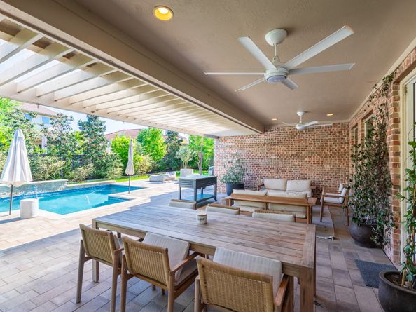 18 Devon Dale Drive, The Woodlands TX 77375