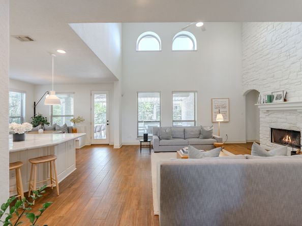18 Devon Dale Drive, The Woodlands TX 77375