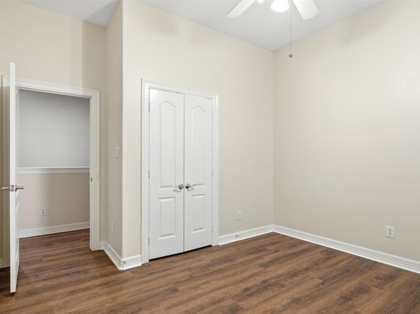 901 Mckinney Park Lane, Houston TX 77003