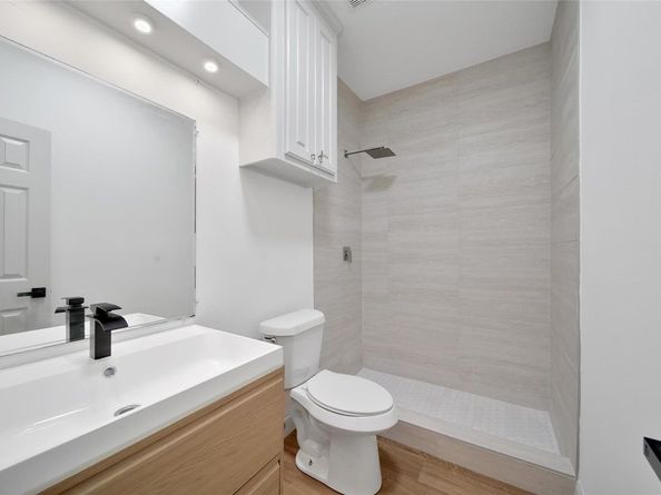 2 Wintergreen Trail, The Woodlands TX 77382