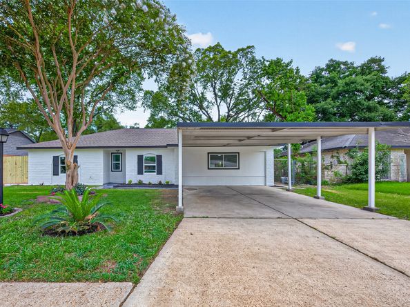 6418 Standing Oaks Street, Houston TX 77050