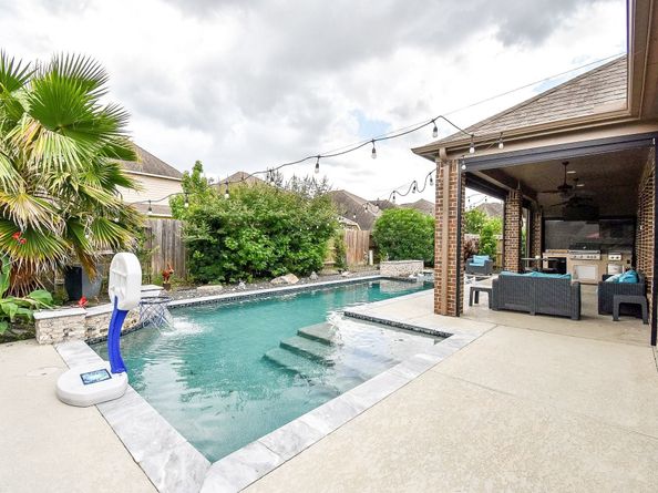 9214 Holloway Cliff Lane, Cypress TX 77433