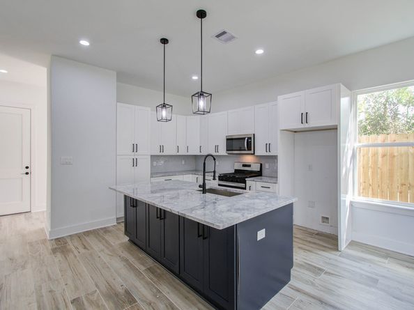 3728 Noah Street, Houston TX 77021