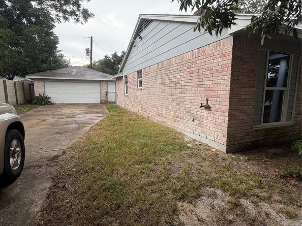 14875 Estrellita Drive, Houston TX 77060