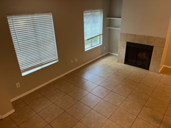 716 Memorial Mews Street 4, Houston TX 77079