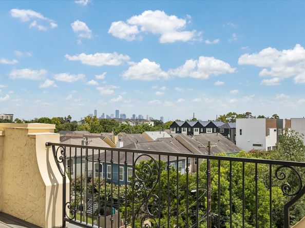 1059 W 16th Street, Houston TX 77008