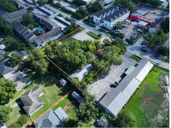 1405 Cedar Post Lane, Houston TX 77055