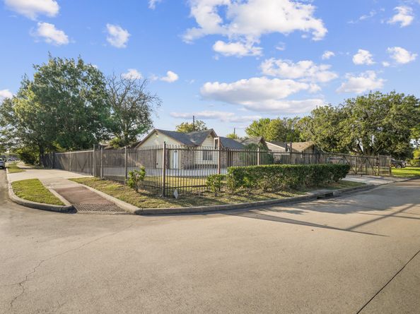 11614 Sandrock Drive, Houston TX 77048