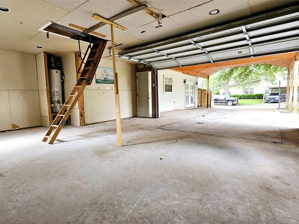 6946 Cole Creek Drive, Houston TX 77092