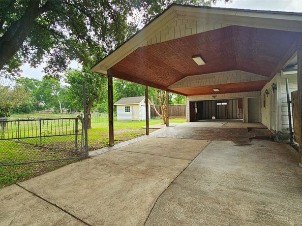 6946 Cole Creek Drive, Houston TX 77092