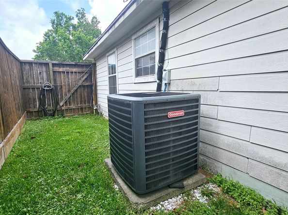 6946 Cole Creek Drive, Houston TX 77092