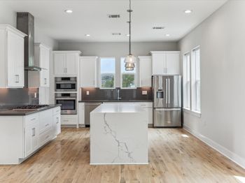 919 W 16th Street
