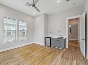 919 W 16th Street C, Houston TX 77008