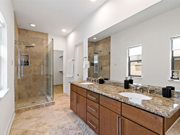 5223 Eigel Street, Houston TX 77007