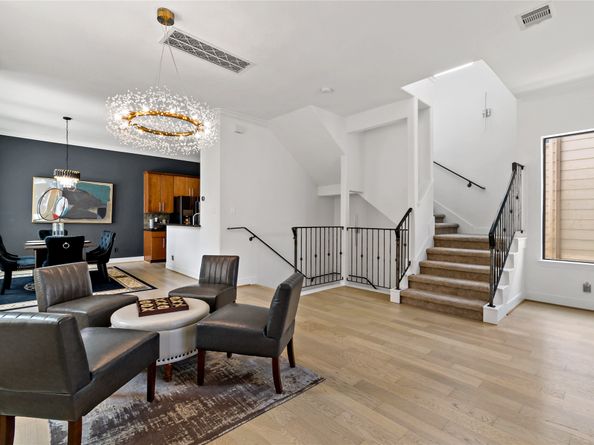 5223 Eigel Street, Houston TX 77007