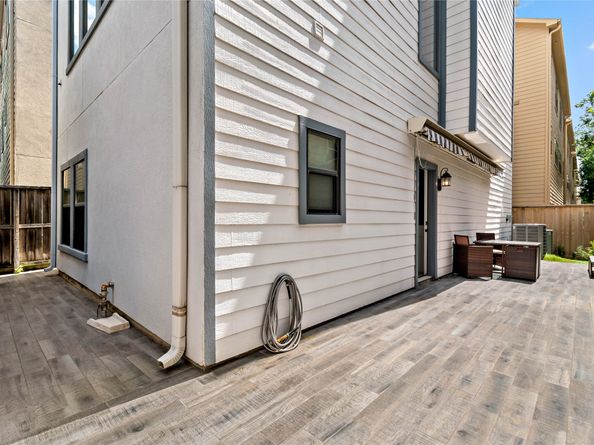 5223 Eigel Street, Houston TX 77007