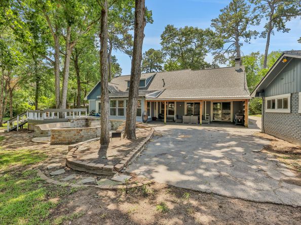 105 N Delmont Drive E, Conroe TX 77301