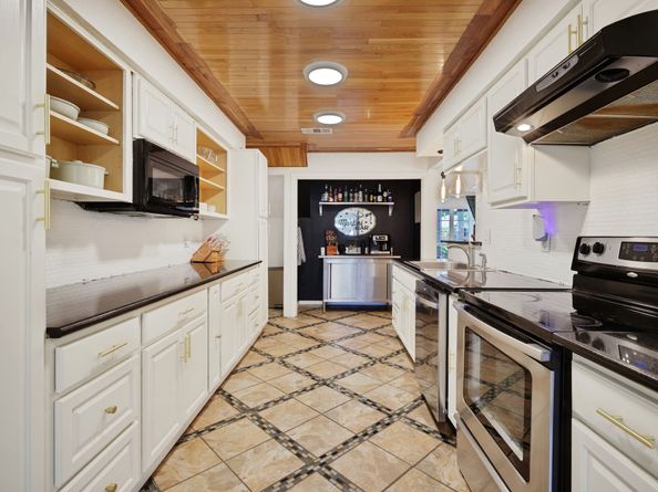105 N Delmont Drive E, Conroe TX 77301