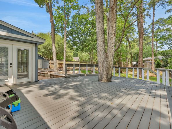 105 N Delmont Drive E, Conroe TX 77301