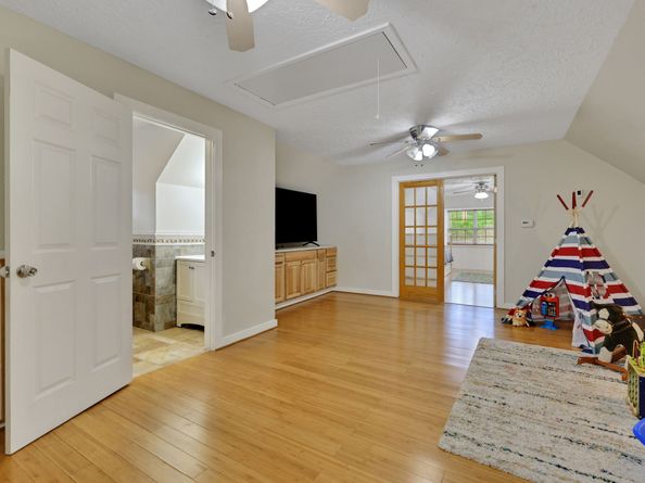 105 N Delmont Drive E, Conroe TX 77301