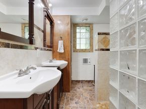 105 N Delmont Drive E, Conroe TX 77301