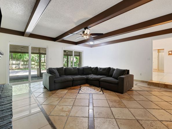 105 N Delmont Drive E, Conroe TX 77301