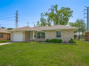 3042 Oak Forest Drive, Houston TX 77018