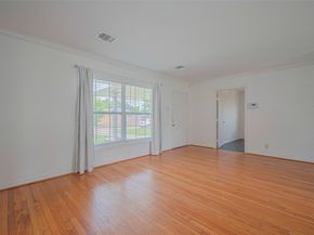 3042 Oak Forest Drive, Houston TX 77018