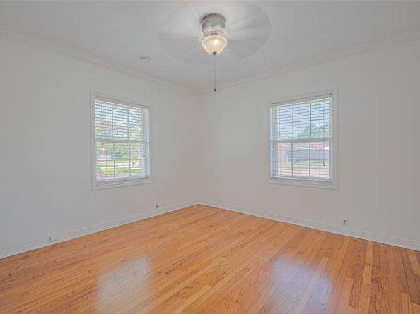 3042 Oak Forest Drive, Houston TX 77018