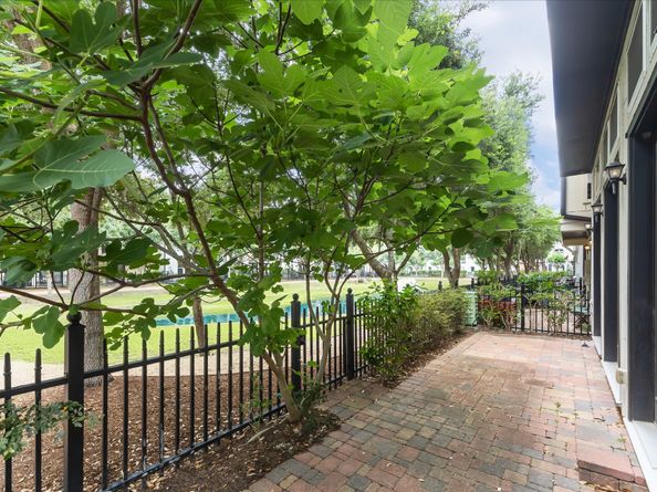 1701 Wrenwood Lakes Lakes, Houston TX 77043