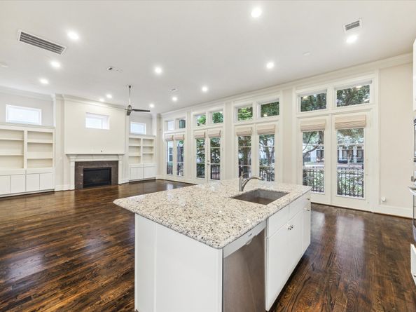 1701 Wrenwood Lakes Lakes, Houston TX 77043