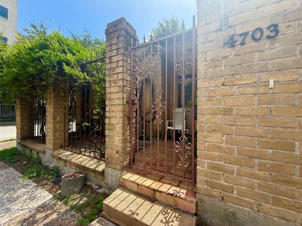 4703 Yoakum Boulevard, Houston TX 77006
