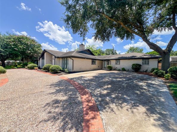 8107 S Braeswood Boulevard, Houston TX 77071