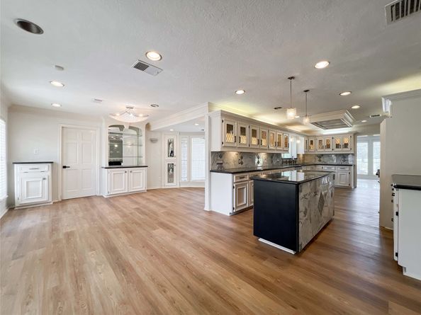 8107 S Braeswood Boulevard, Houston TX 77071