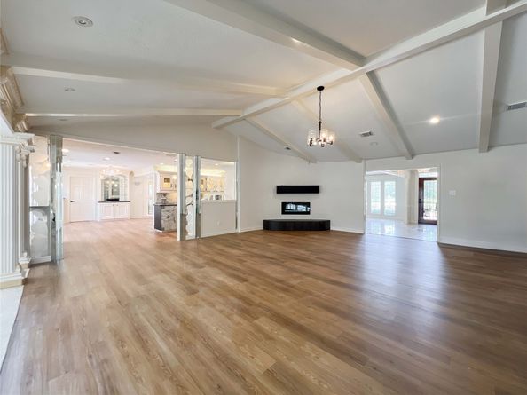 8107 S Braeswood Boulevard, Houston TX 77071