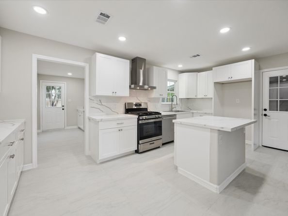 10009 Lazy Oaks Street, Houston TX 77080