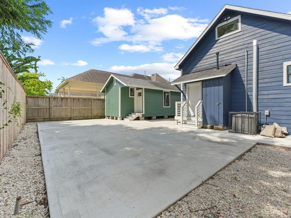 1708 Gentry St Street AB, Houston TX 77009