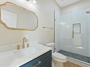 1708 Gentry St Street AB, Houston TX 77009