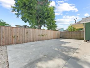 1708 Gentry St Street AB, Houston TX 77009