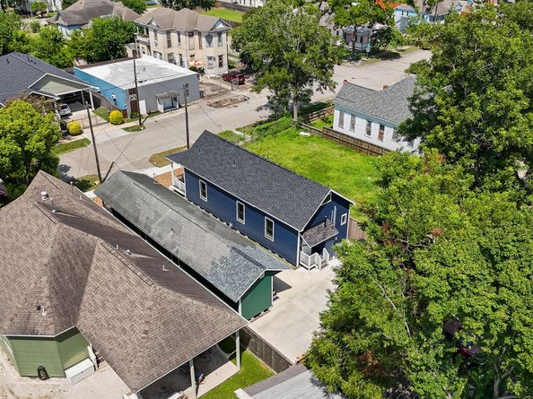 1708 Gentry St Street AB, Houston TX 77009