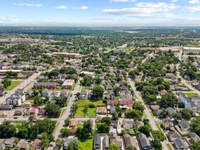 1708 Gentry St Street AB, Houston TX 77009
