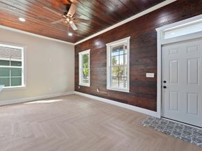 1708 Gentry St Street AB, Houston TX 77009