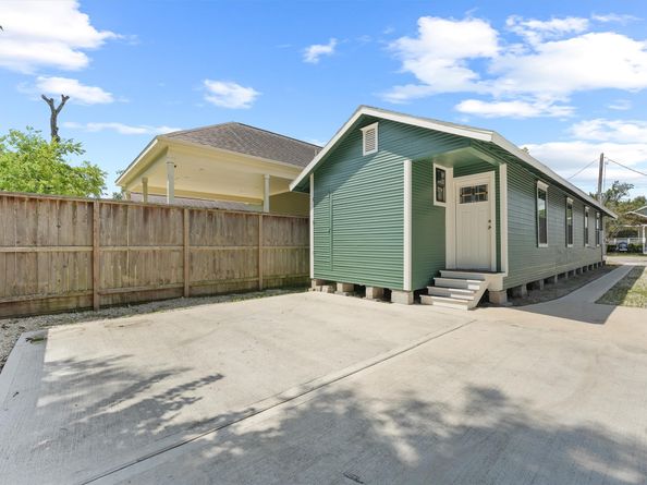 1708 Gentry St Street AB, Houston TX 77009